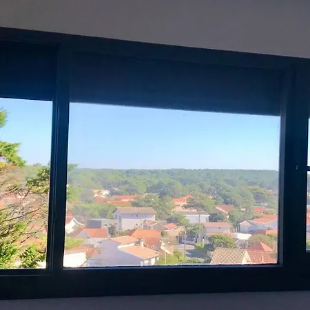 Bel 4 Personnes En Front De *