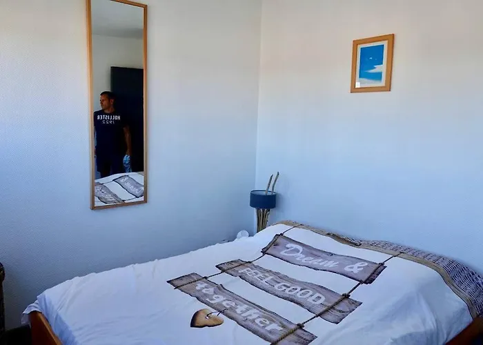 Bel 4 Personnes En Front De Lägenhet